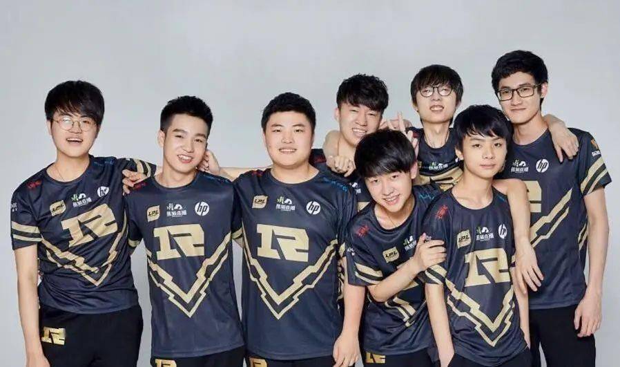 Uzi迎来五赛季出色发挥,德国队观众热烈欢呼! Uzi迎来五赛季出色发挥,德国队观众热烈欢呼!